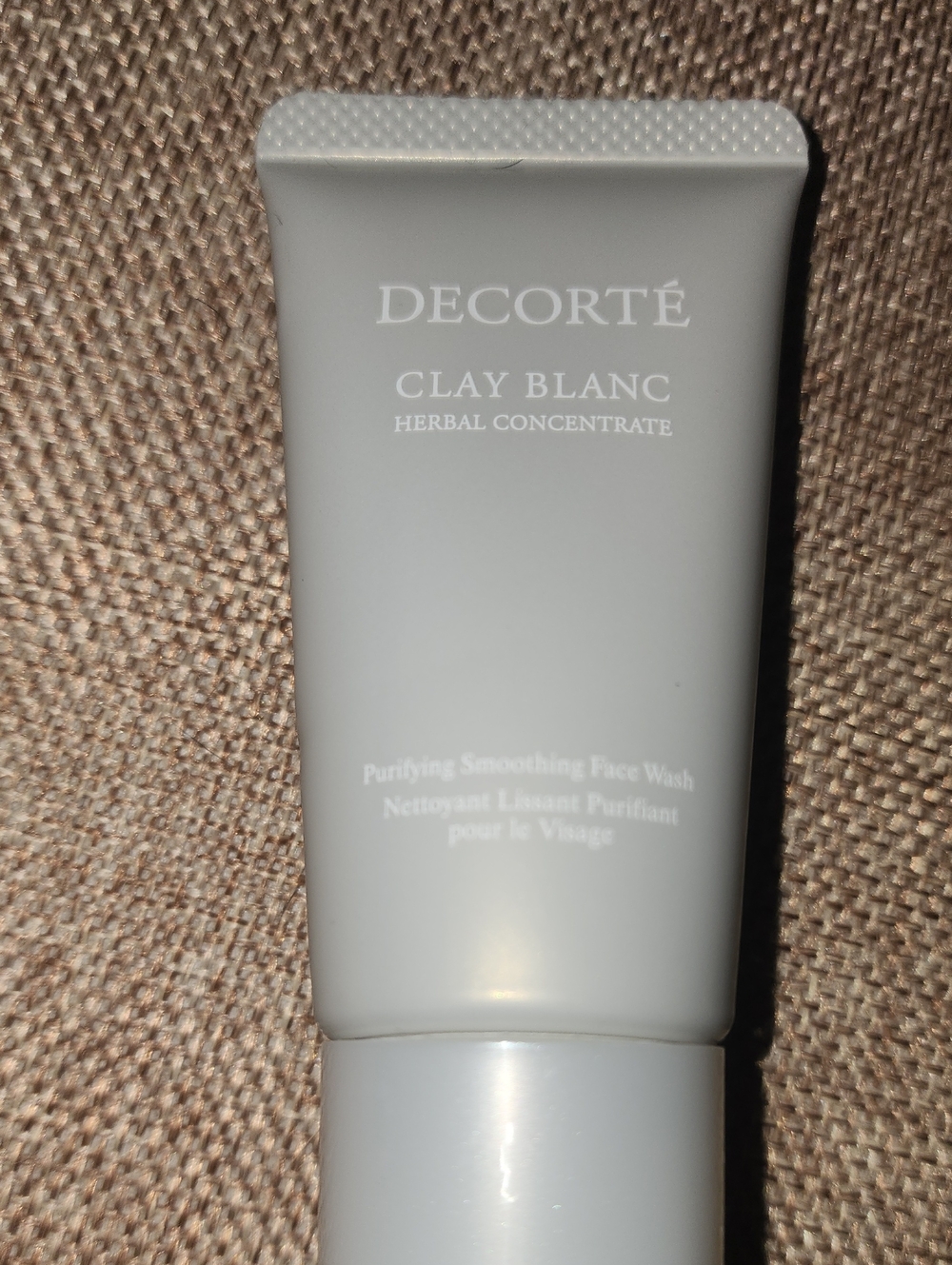 Clay Blanc Purifying Face Wash - White